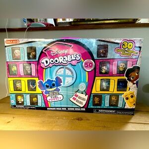 Disney Doorables Pixel Perfect 30 Figure Box Mystery And Exclusive Figure Set
